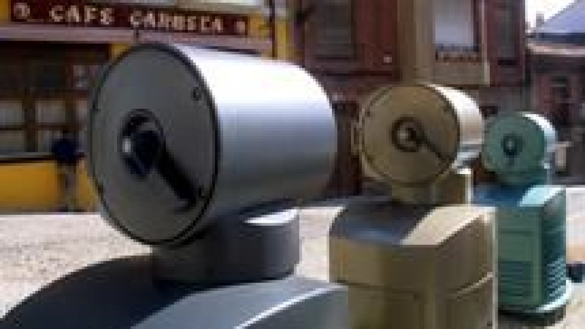 Buzones, en la ciudad de León, destinados a la recogida neumática de basuras