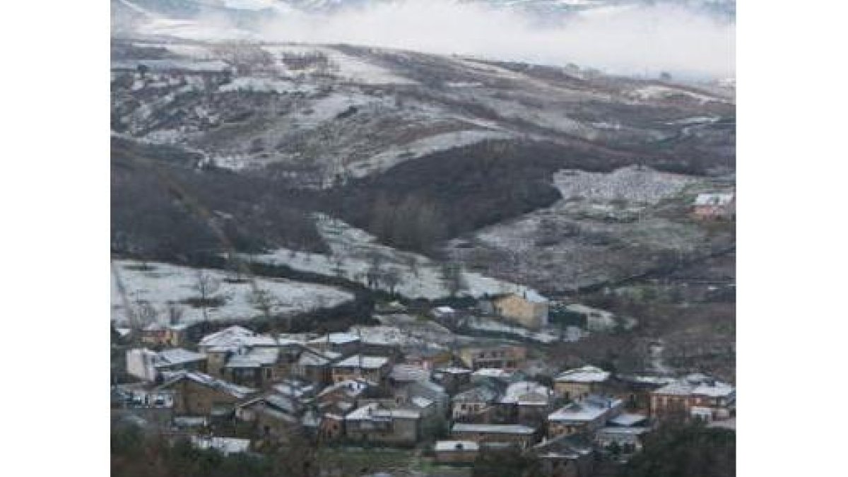 Las máquinas quitanieves no han tenido descanso en la franja norte de la provincia.