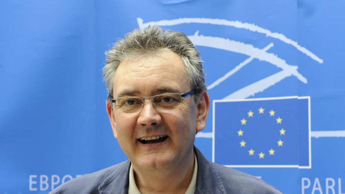 Fernando Carbajo, de Santa María del Páramo, en el Parlamento Europeo.