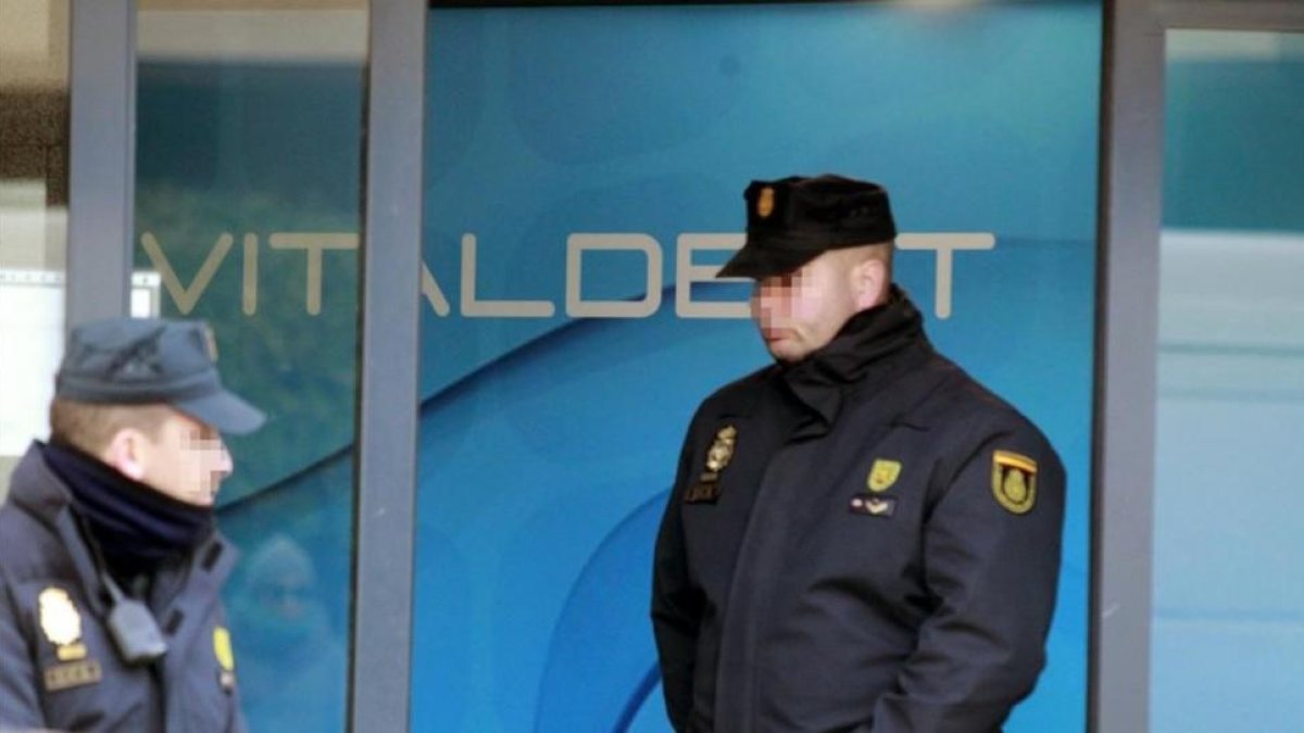 Imágenes de archivo de la  operación Topolino contra la cúpula de Vitaldent