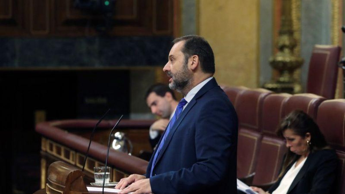 El ministro de Fomento, José Luis Ábalos, durante una intervención en el Congreso.