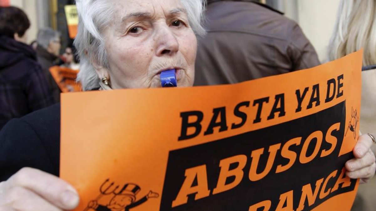 Los conflictos judiciales con las entidades financieras han provocado quejas de los afectados.
