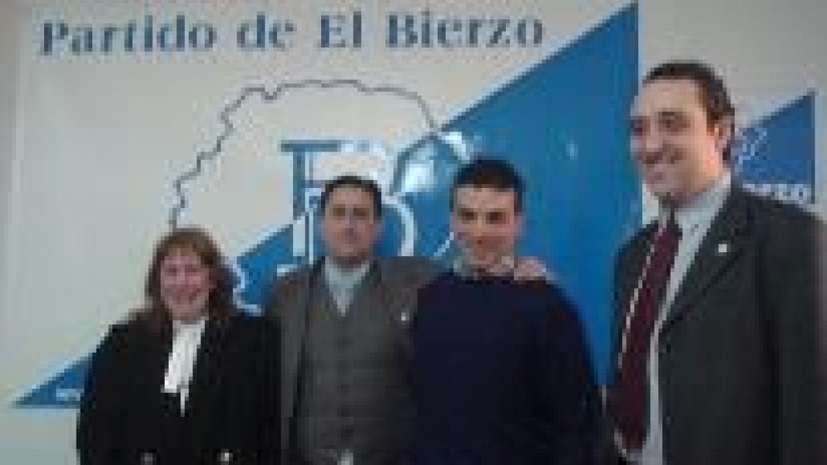 Julia Rodríguez, José Luis Corullón, Luis Folgueral y Fernando Valcarce, ayer en la sede del PB
