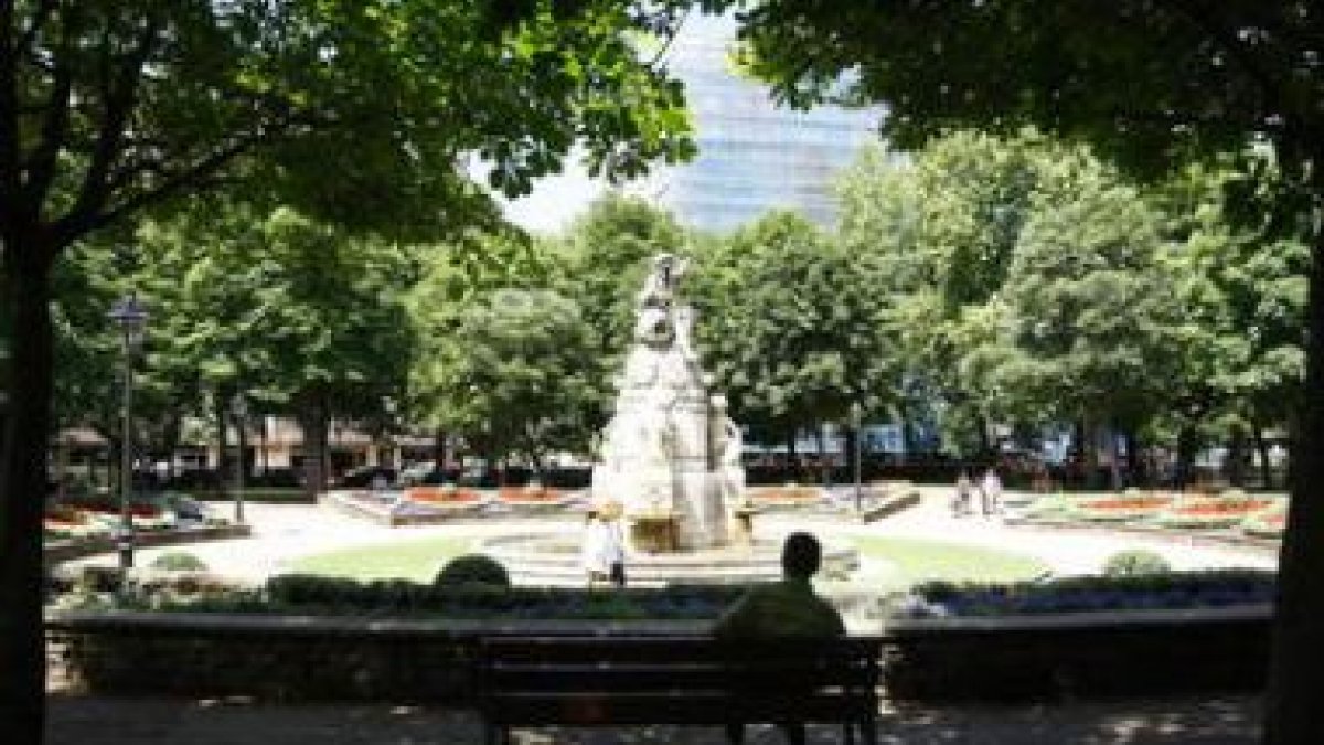 El parque de San Francisco es uno de los más emblemáticos de la capital leonesa.