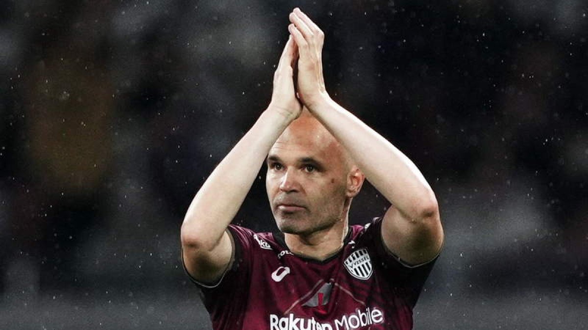 Iniesta se despidió ayer del Vissel Kobe japonés. FRANCK ROBICHON
