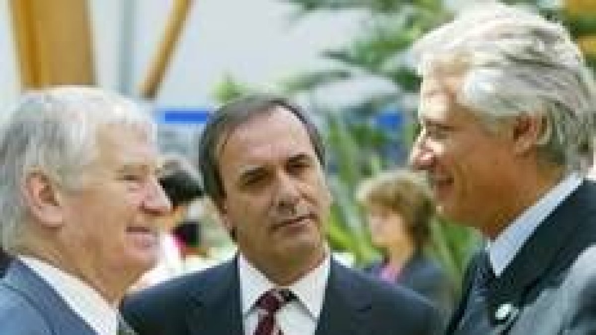 Los ministros Otto Schiley, José Antonio Alonso y Dominique Villepin