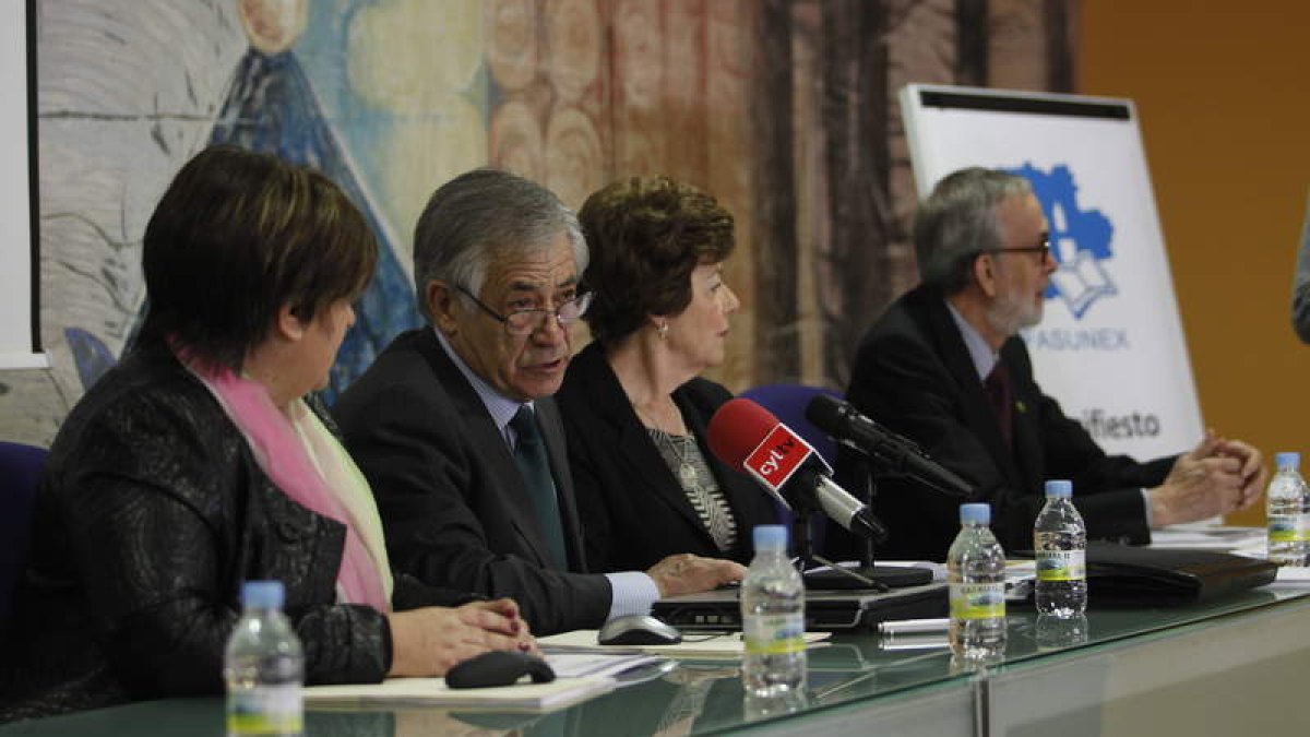 Belén Aren, Jesús Gutiérrez, Begoña Ferada y Arredondo.