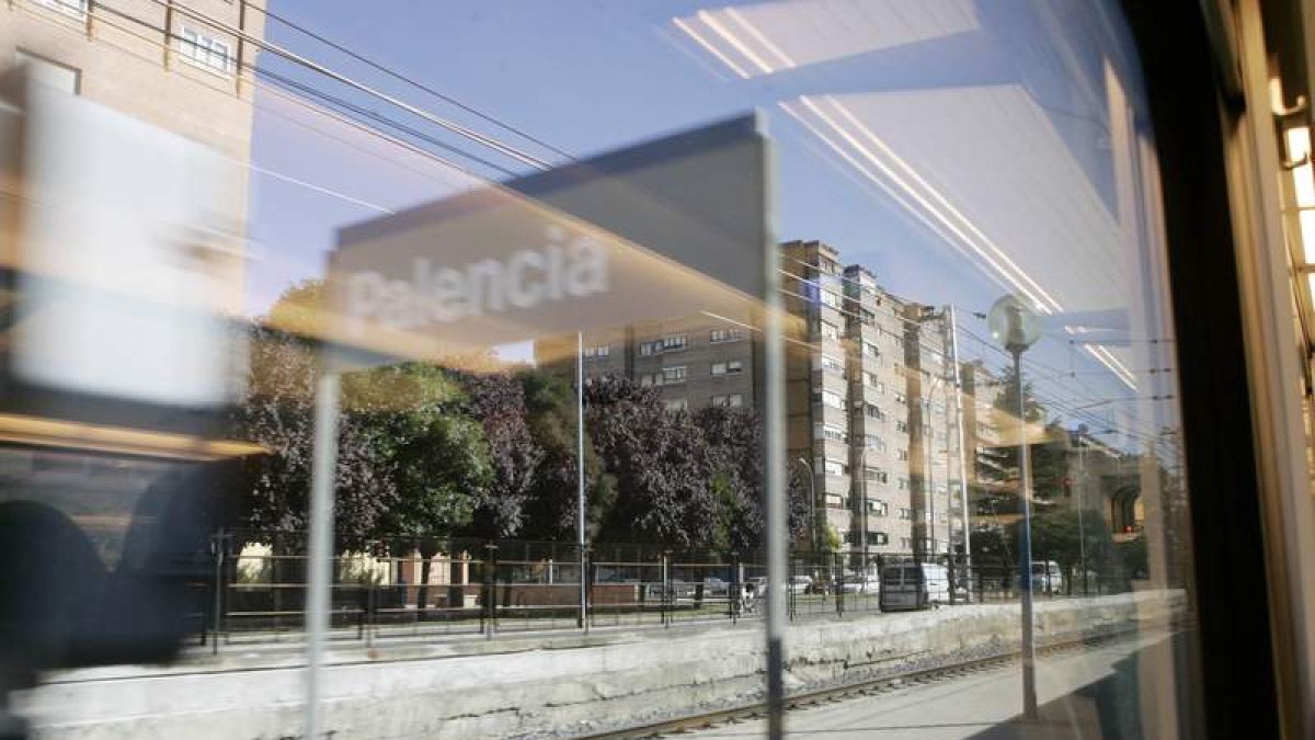 Paso en tren por la estación de Palencia.