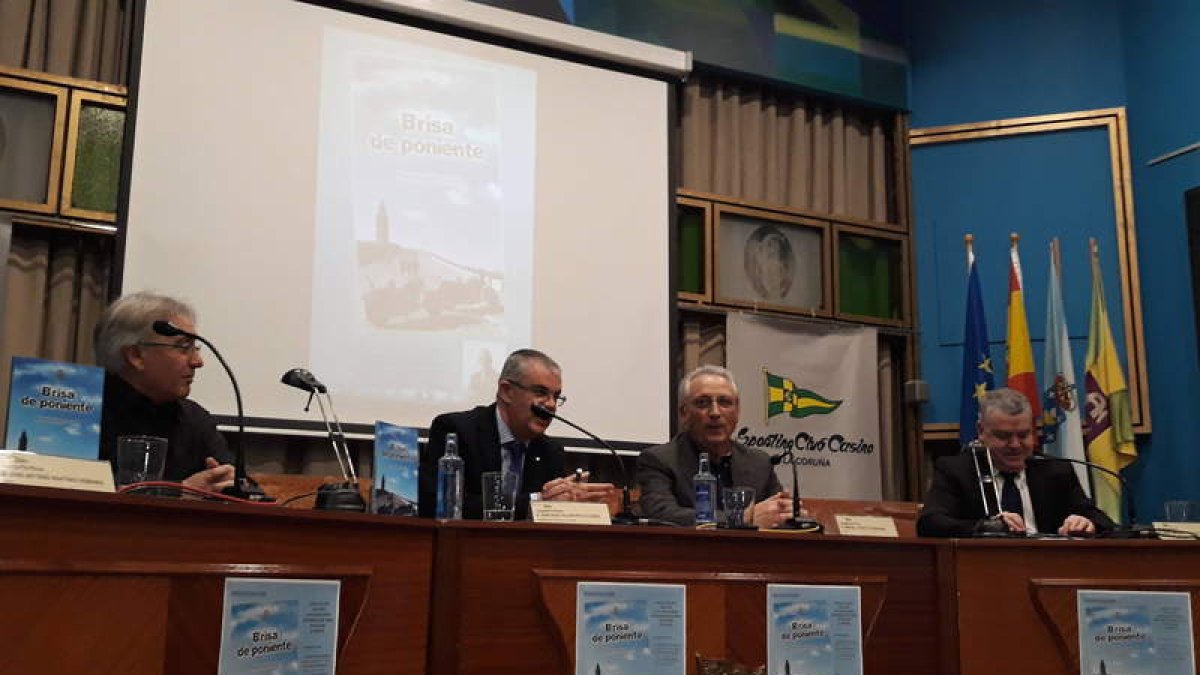 Un momento en el acto de presentación del libro. DL