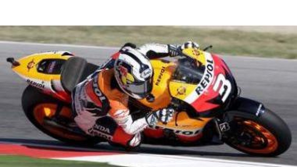 Dani Pedrosa conduce su moto durante los entrenamientos oficiales del G. P. de San Marino.