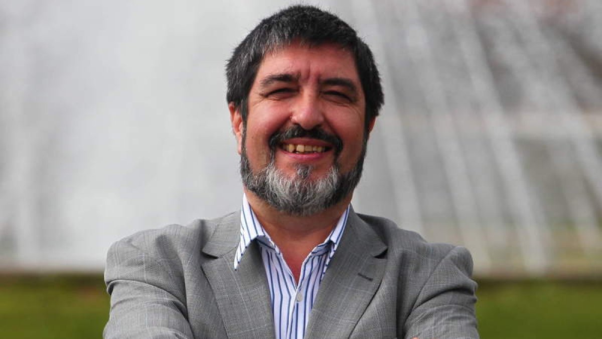 Mitadiel se ve como una persona reflexiva y de principios firmes. NORBERTO