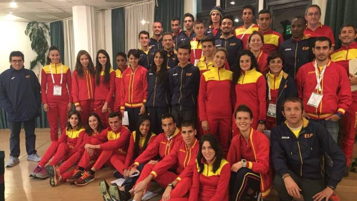 Aláiz, Blanca, Celada, Villacorta y San José junto al resto de la delegación española en el Europeo.