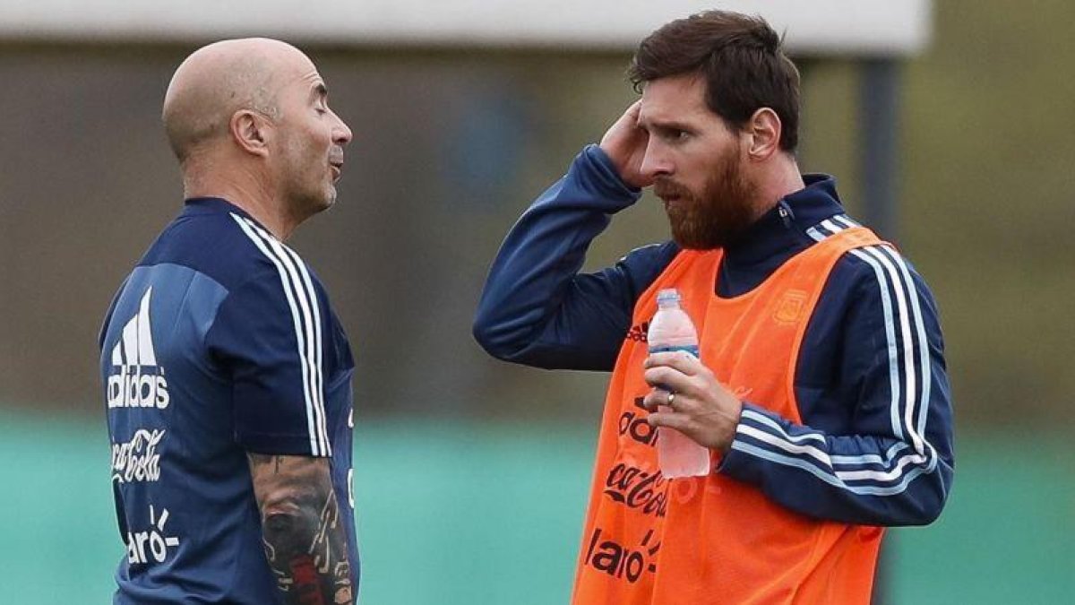 Sampaoli y Messi, en un entrenamiento de la selección argentina.