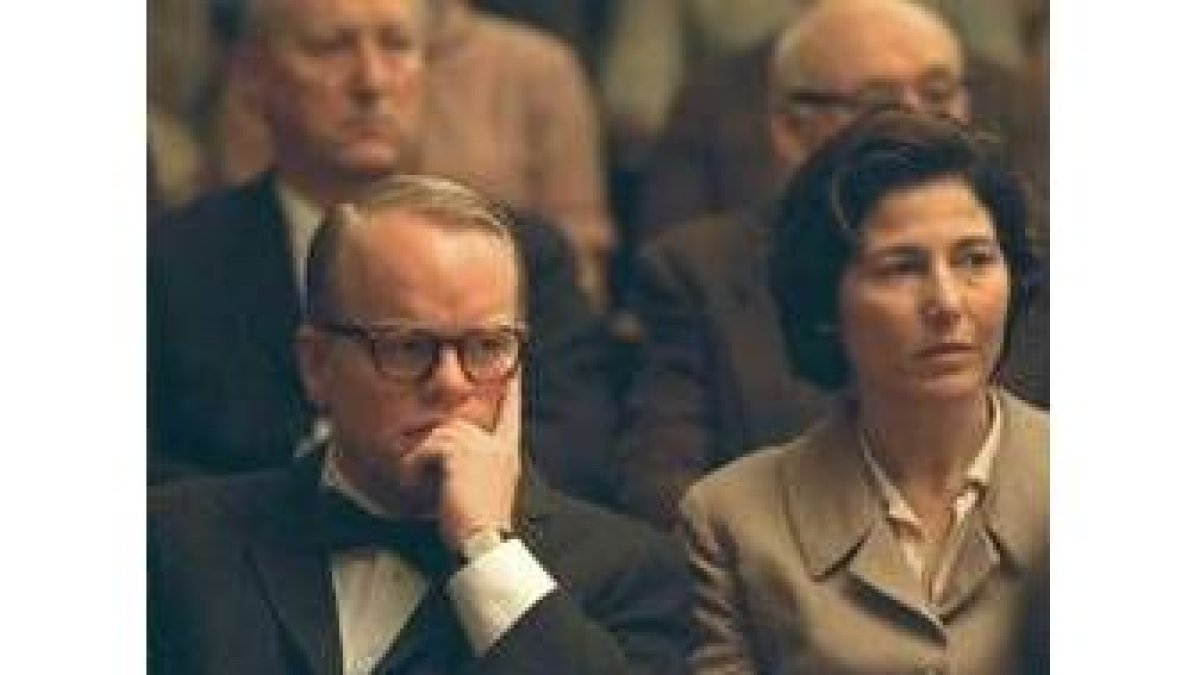 El actor Seymour Hoffman es un firme candidato al Oscar por su papel de Capote