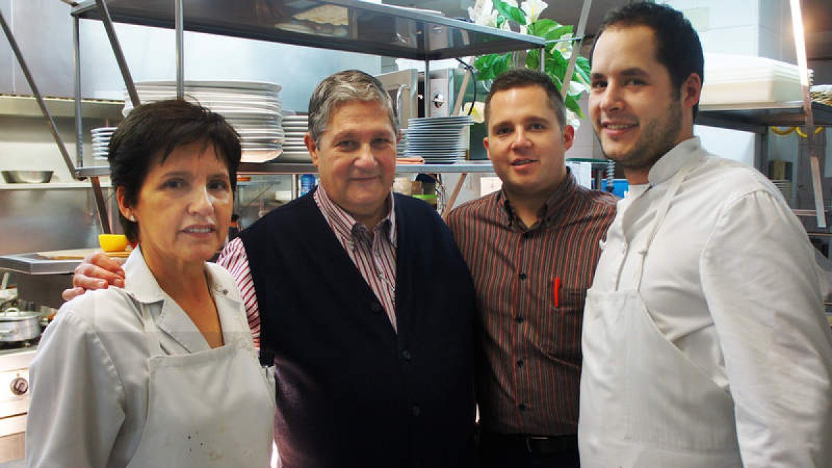 Ana, Marquitos y sus hijos Marcos y Raúl.