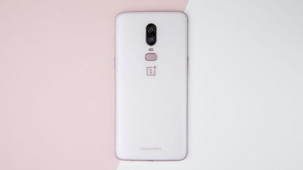 Nuevo OnePlus 6 en color blanco.