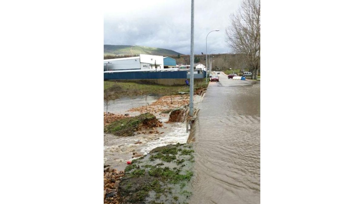 Inundación en Villaverde de los Cestos, el año pasado. CEBRONES