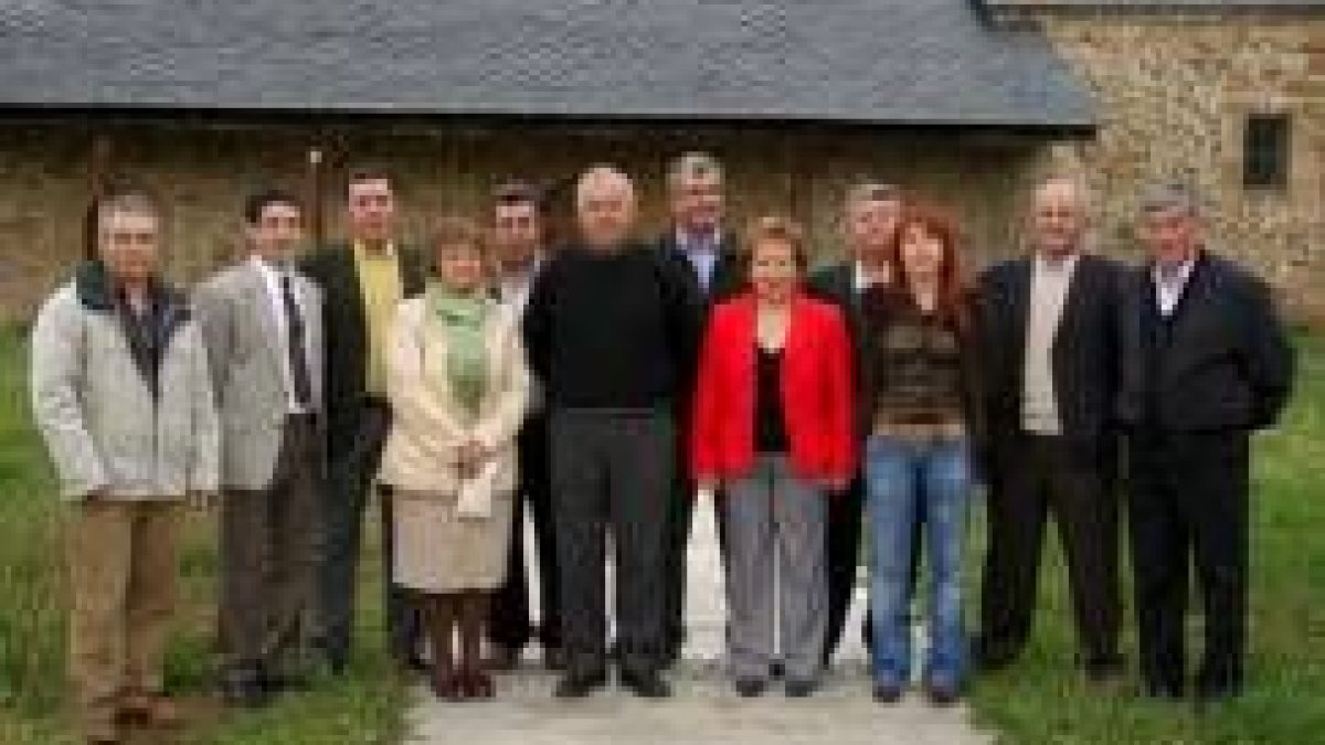 Foto de familia de la candidatura del Partido Popular en Noceda