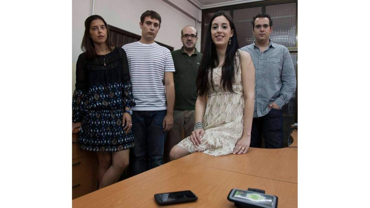 Yerae Martín y el grupo de alumnos y profesores que le han ayudado en su proyecto.