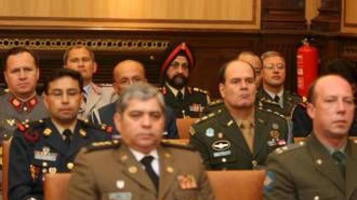 Algunos de los agregados militares presentes en la visita a León de estos días
