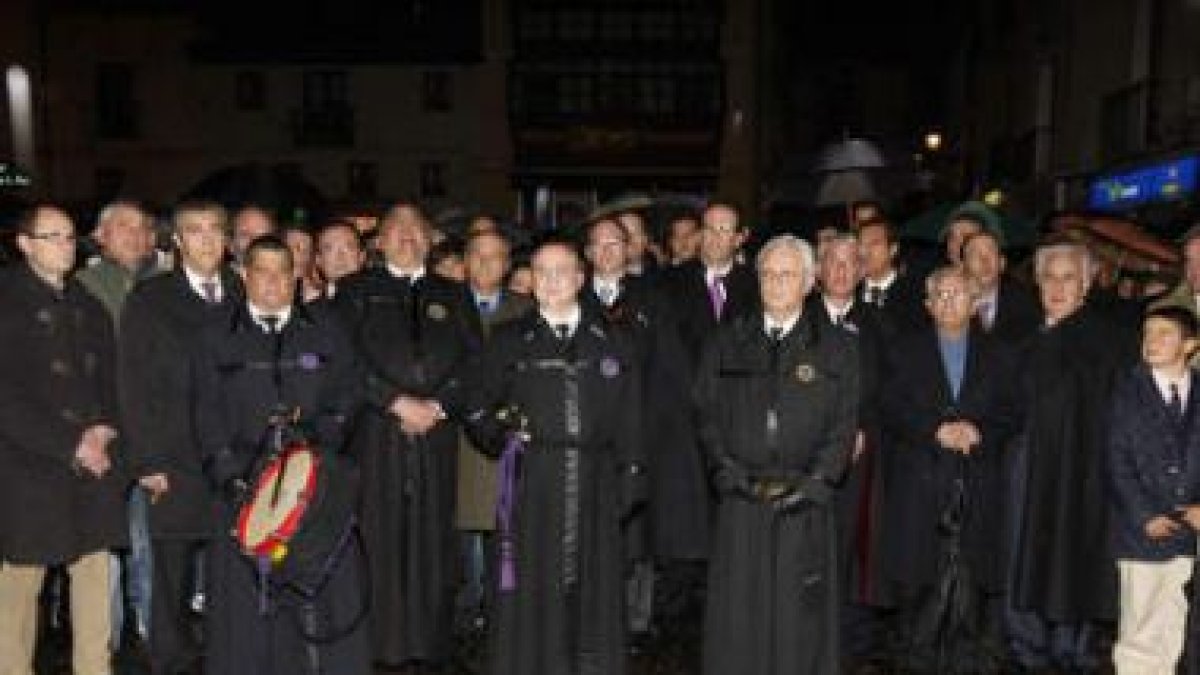 La majestuosidad de la Sagrada Cena se hizo patente a la caída de la tarde, a pesar de las inclemenc