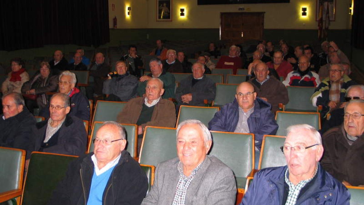 Un momento de la asamblea de socios, ayer en el Ipove.