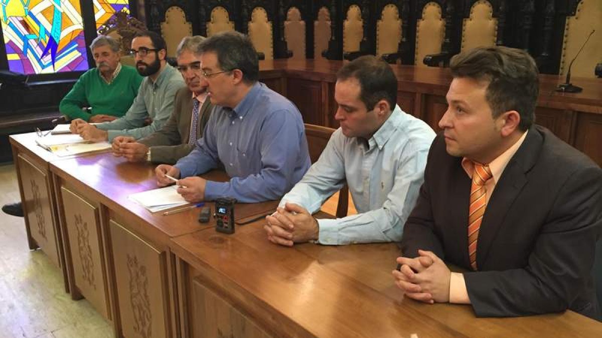 Los representantes municipales y de los empresarios avanzan las novedades.