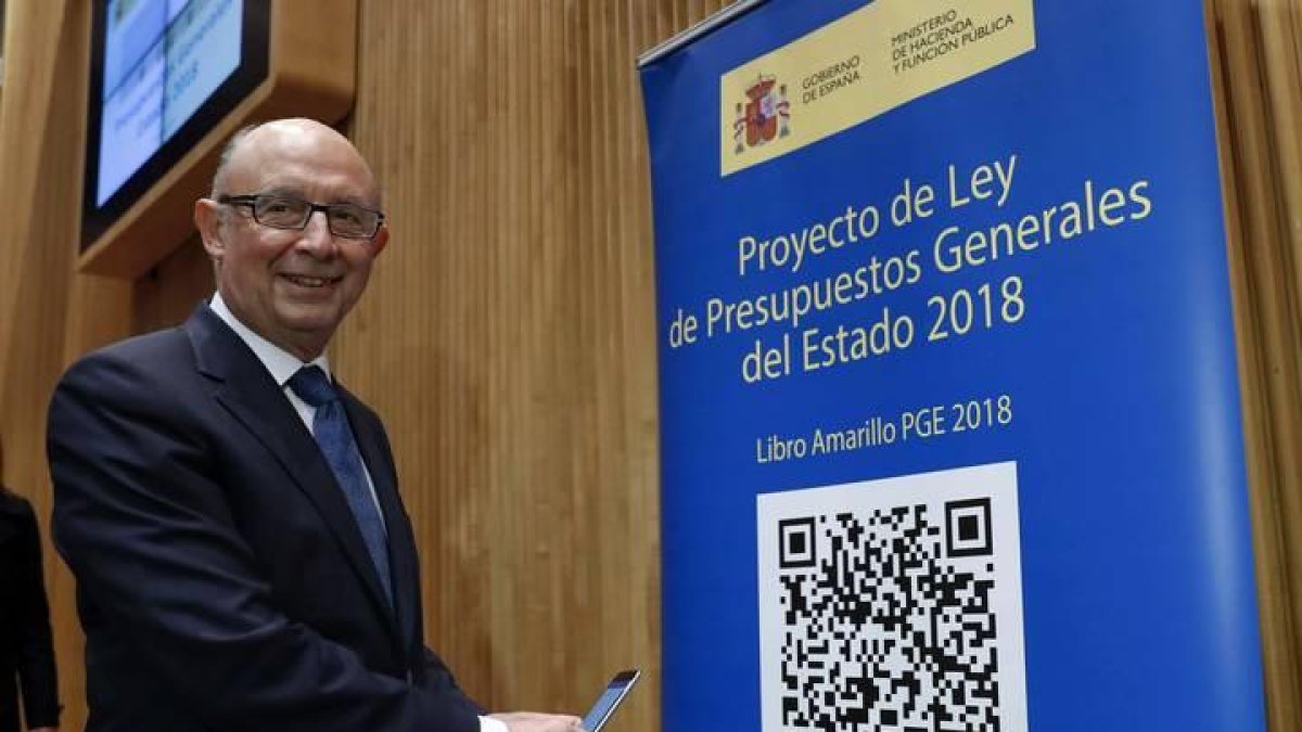 Montoro, durante la presentación en el Congreso de los Diputados del proyecto de Presupuestos Generales del Estado para 2018