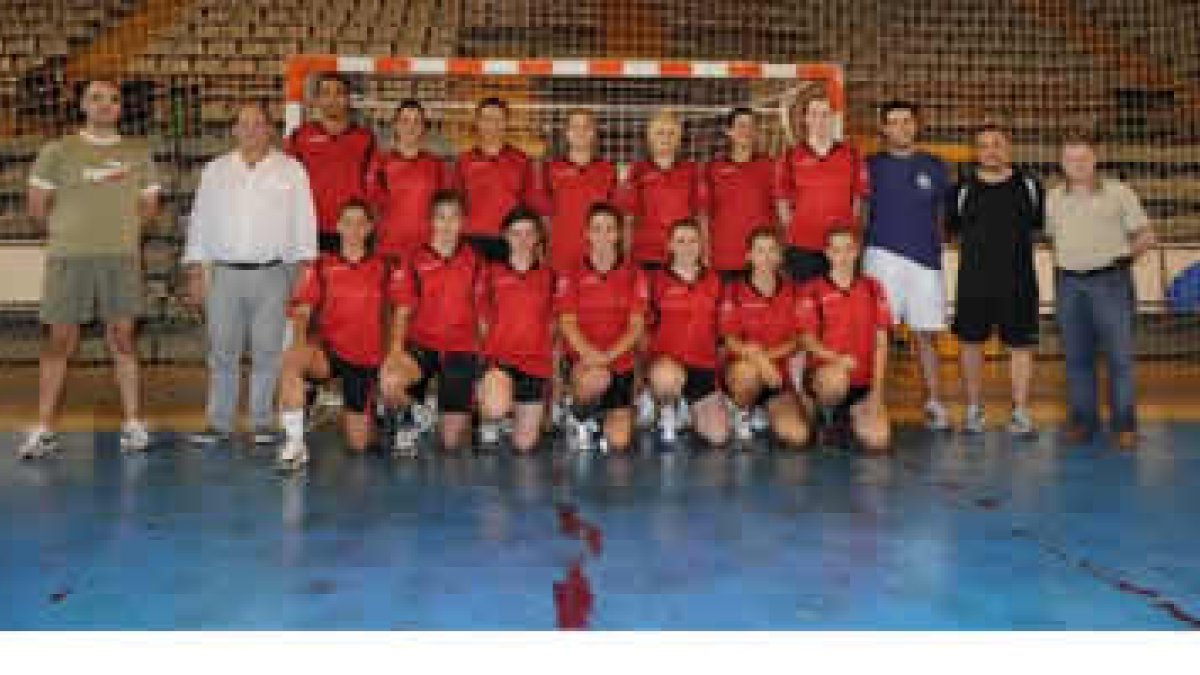 Foto de familia de la plantilla del Cleba para la próxima campaña.