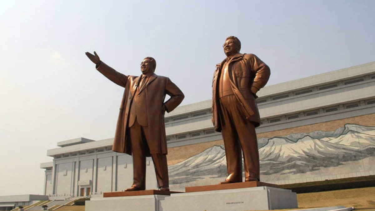 Las estatuas de los líderes norcoreanos son una de las atracciones más importantes.