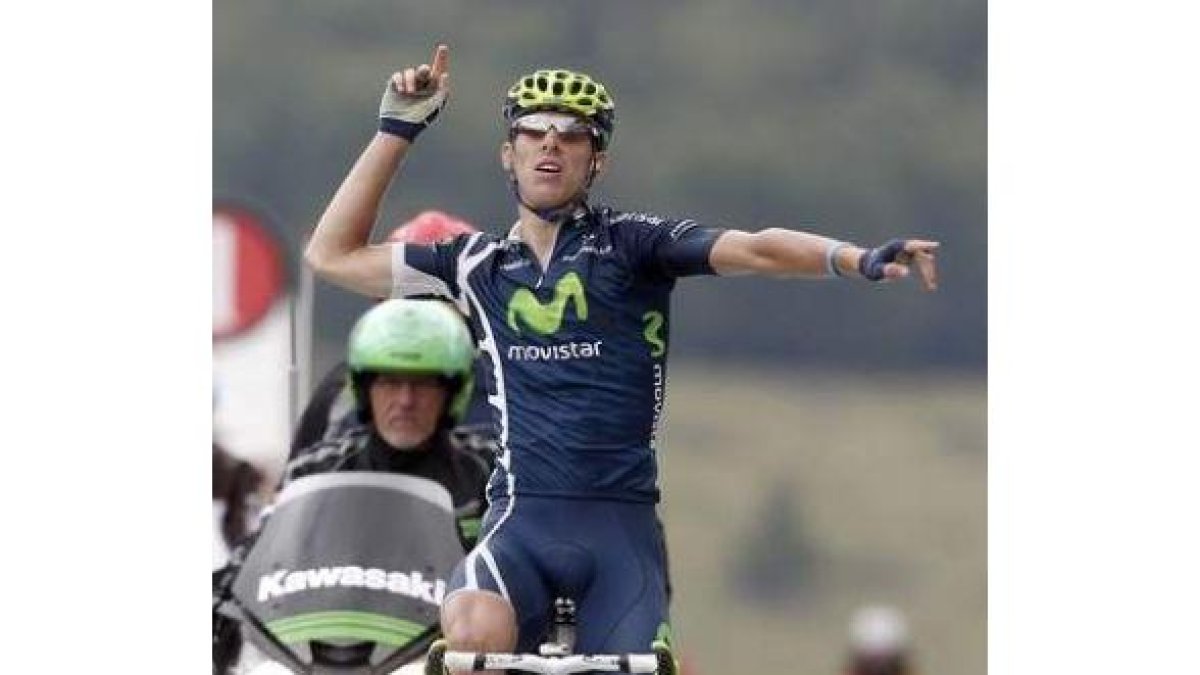 El corredor portugués, Rui Costa, celebra la victoria conseguida en la octava etapa.