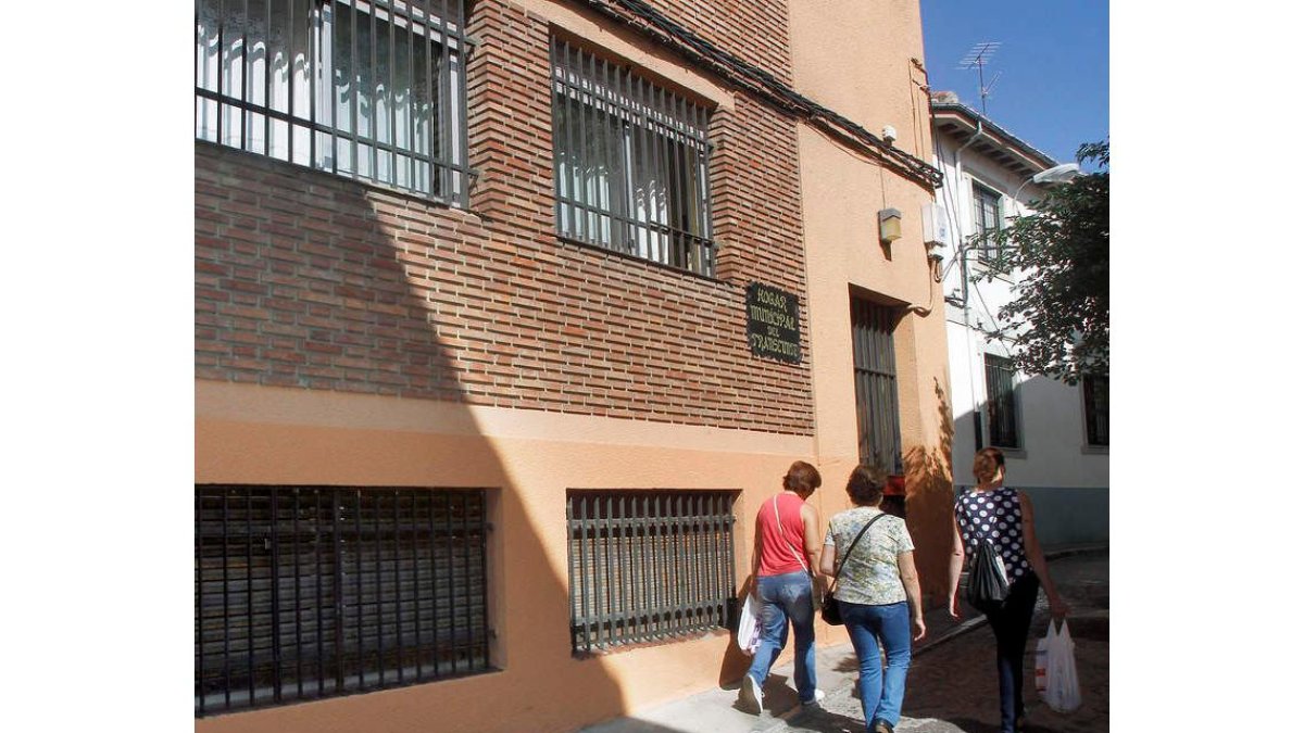 El Hogar Municipal del Transeúnte se encuentra en la calle Panaderos. BRUNO MORENO