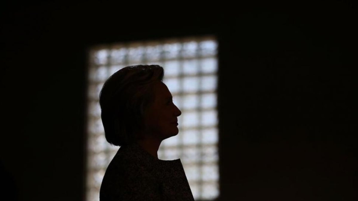 Hillary Clinton, habla durante un acto de campaña en el Douglass Parque Gynasium.