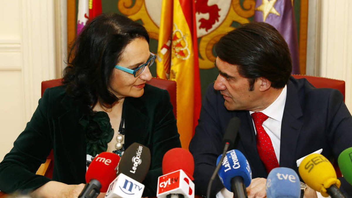 Teresa Mata y Juan Carlos Suárez-Quiñones, en el acto.