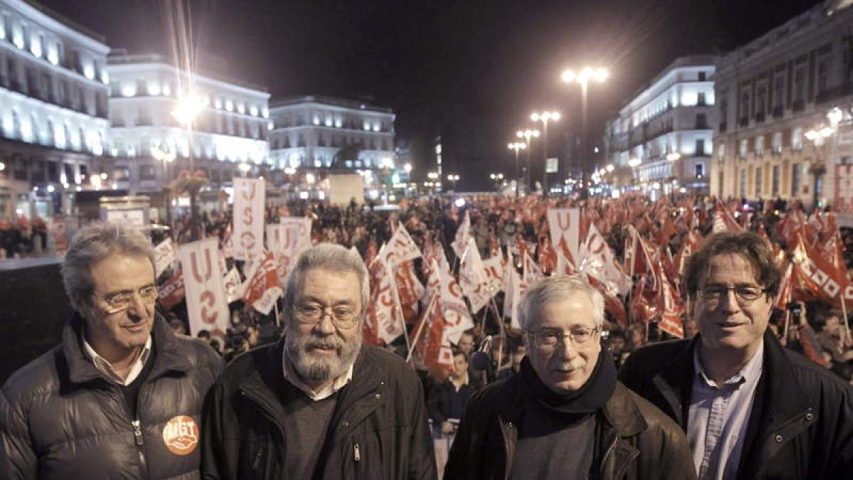 Concentración de piquetes informativos, anoche, en la Puerta del Sol.