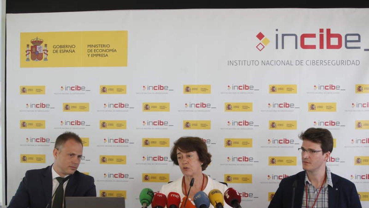 Alberto Hernández, Maialen Garmendia y Manuel Ransán. RAMIRO