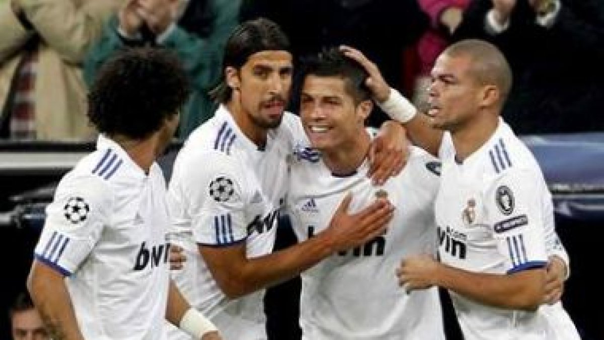 Cristiano celebra su gol con Marcelo, Khedira y Pepe