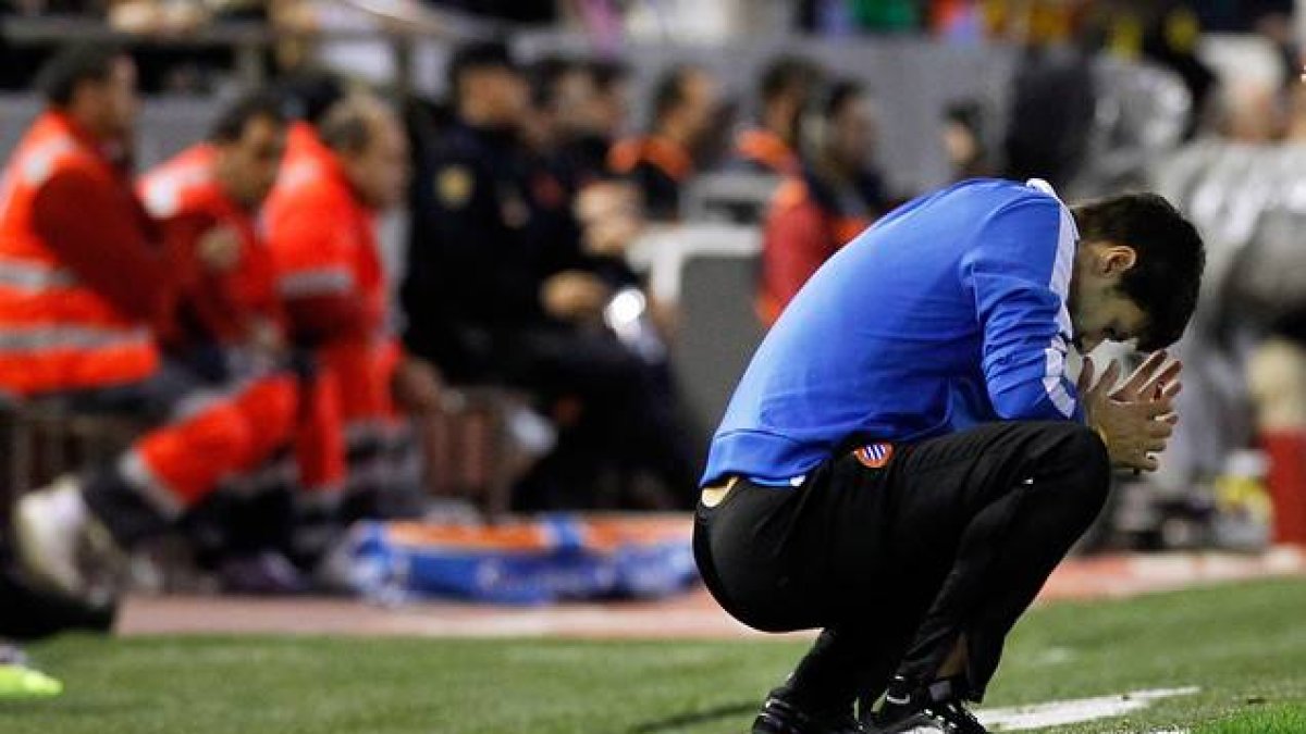 El entrenador argentino, durante el encuentro que enfrentó al Espanyol y el Valencia.