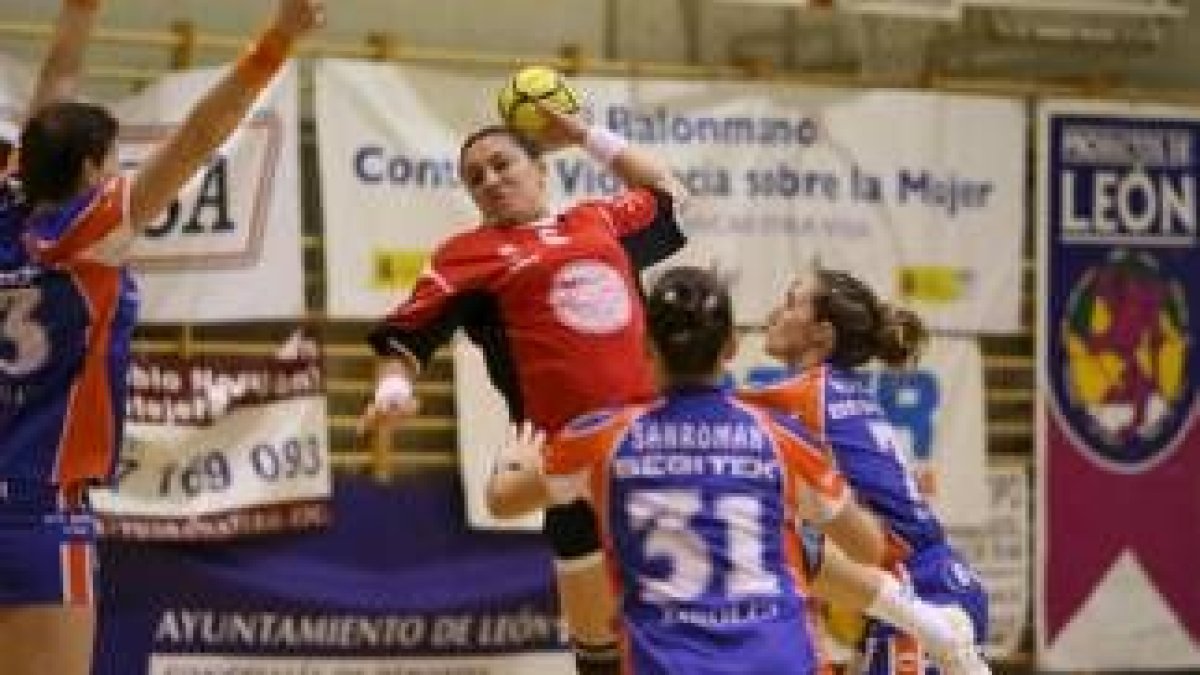 La lateral brasileña, Mayara, con seis tantos fue el auténtico revulsivo del equipo leonés