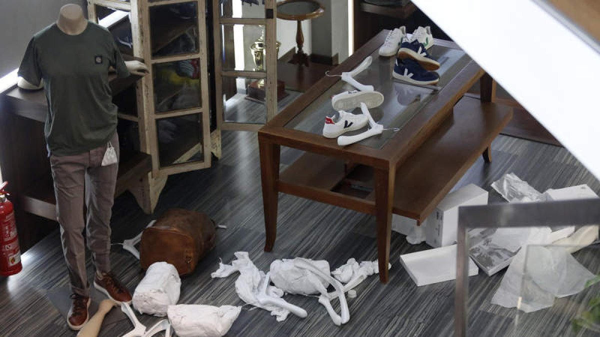 Robo en una tienda que ha sido asaltada en varias ocasiones. FERNANDO OTERO