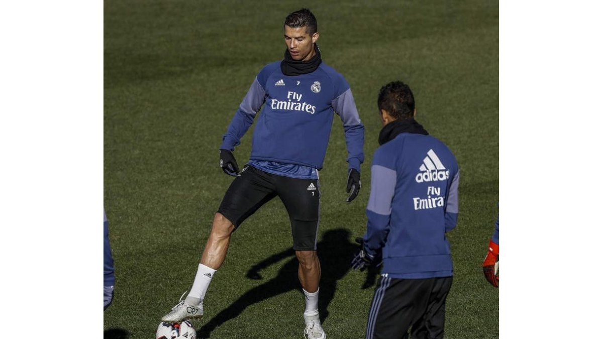 Cristiano Ronaldo vuelve al equipo para afrontar la ida de los cuartos de final de la Copa. EMILIO NARANJO