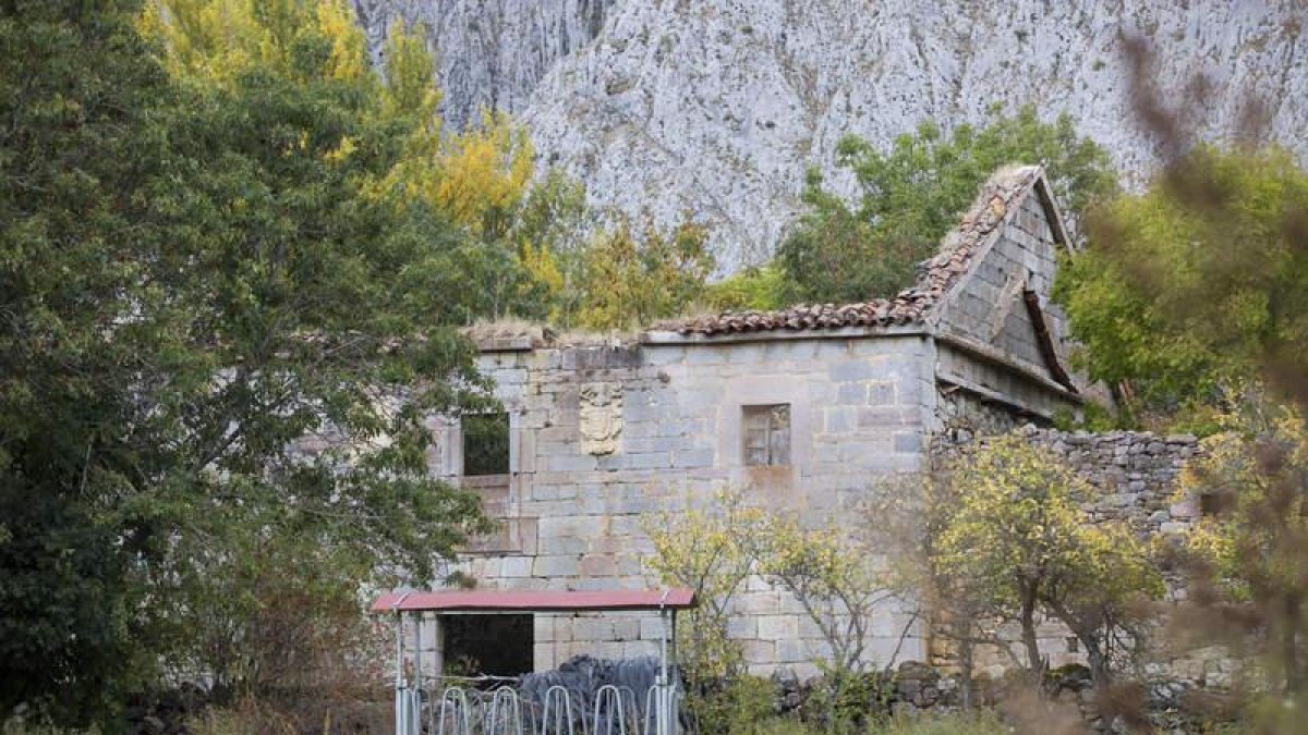 Vista general del Palacio de los Pimentel de Caldas de Luna.