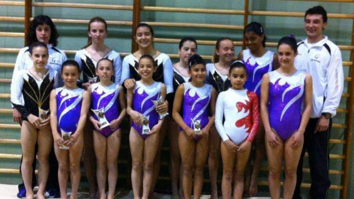 Las componentes del Gymnava al término de la competición.