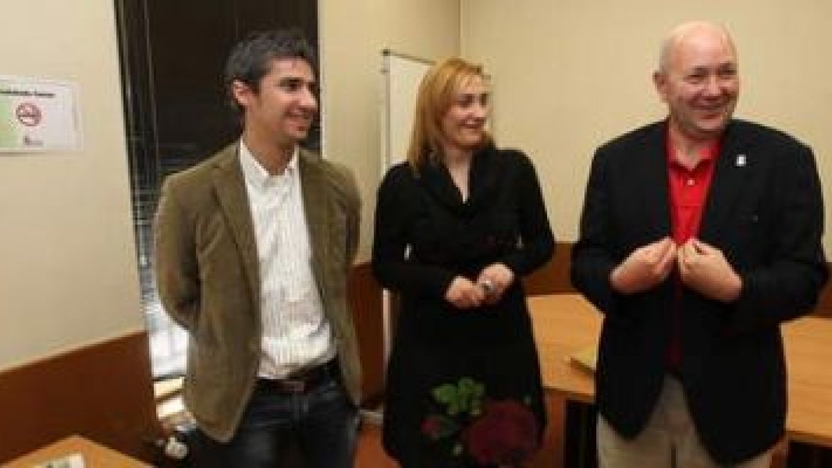 El director de la Banda de Música, la directora de coros y el vicerrector de la Universidad de Vigo