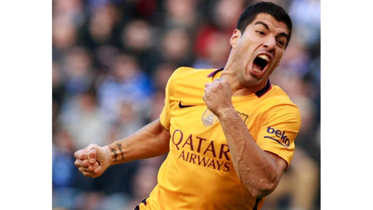 Luis Suárez celebra uno de los goles del FC Barcelona frente al Deportivo de La Coruña. CABALAR