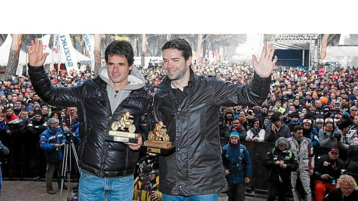 La fiesta de las motos puso el broche final con la entrega del ‘Pingüino de Oro’ a Álex Crivillé y a Carlos Checa.