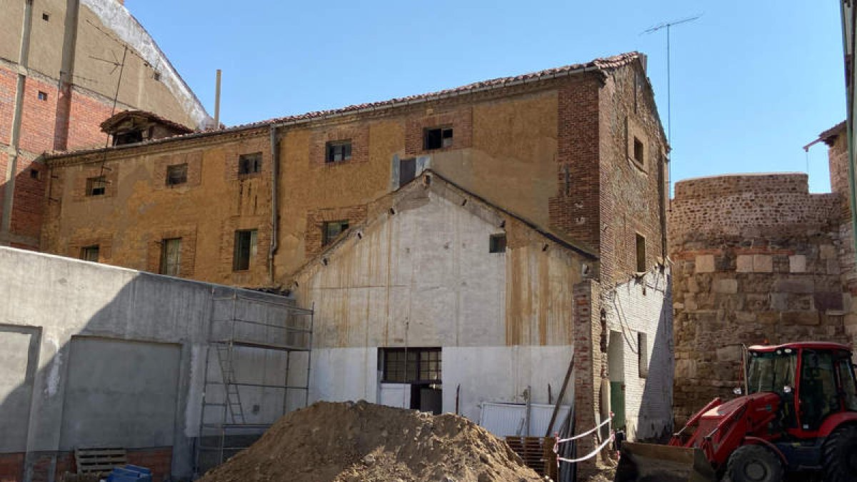 Imagen de lo que queda del Molino Sidrón y que ya puede verse en Ramón y Cajal. RAMIRO