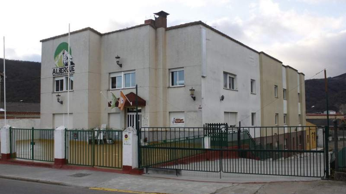 Instalaciones del albergue Montaña Oriental de León ubicado en la villa de Cistierna. CAMPOS