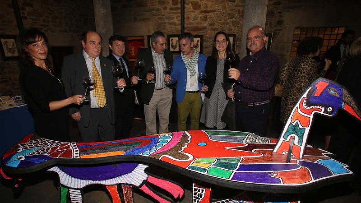 Marta Rodríguez, Santín, Folgueral, Adolfo Alonso, Santiago Macías, Adriana Ulibarri y Cubelos, ayer en el museo