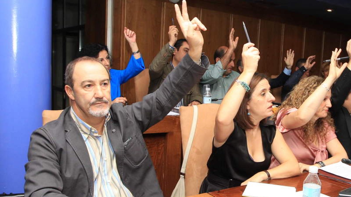 El secretario de la agrupación, Aníbal Merayo, en un pleno.
